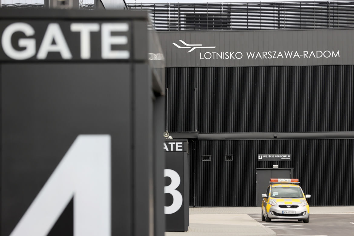 Lotnisko Warszawa-Radom. Pierwsi pasażerowie wylądowali
