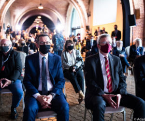 Mateusz Morawiecki. Premier w izolacji