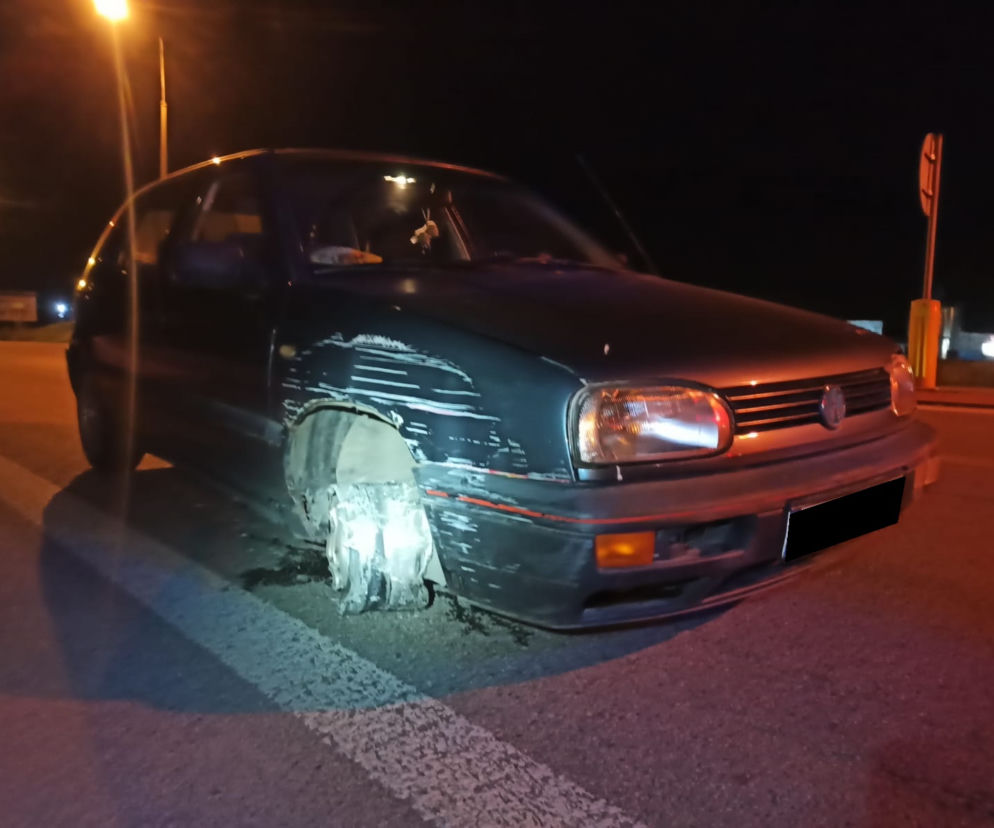 Jechał Volkswagenem Golfem bez przedniego kola