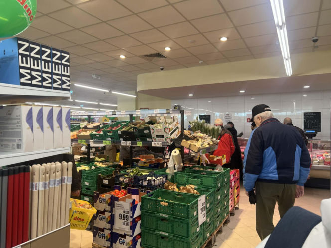 Pierwszy sklep Dino w Warszawie - dzień otwarcia