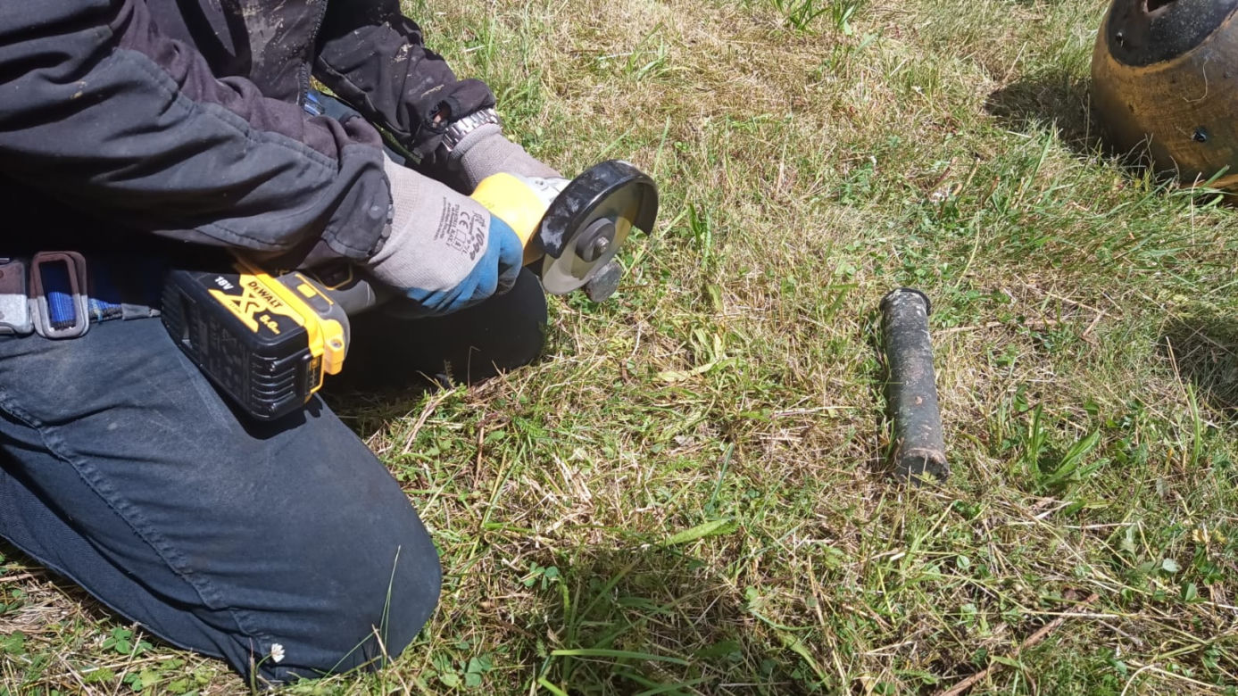 Iglica kościoła skrywała tajemnicę sprzed lat. Sensacyjne odkrycie w Juchowie