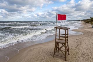 Sinice Dąbki. Czy w Dąbkach można się kąpać 11.08? Flaga, warunki pogodowe