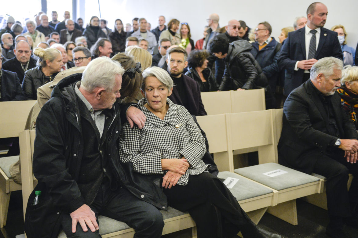 Pogrzeb Jerzego Urbana. Pożegnali go Kwaśniewski i Michnik. Kto jeszcze? 