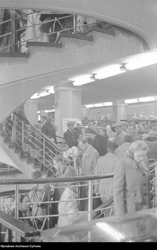 Powszechny Dom Towarowy Praga w Warszawie