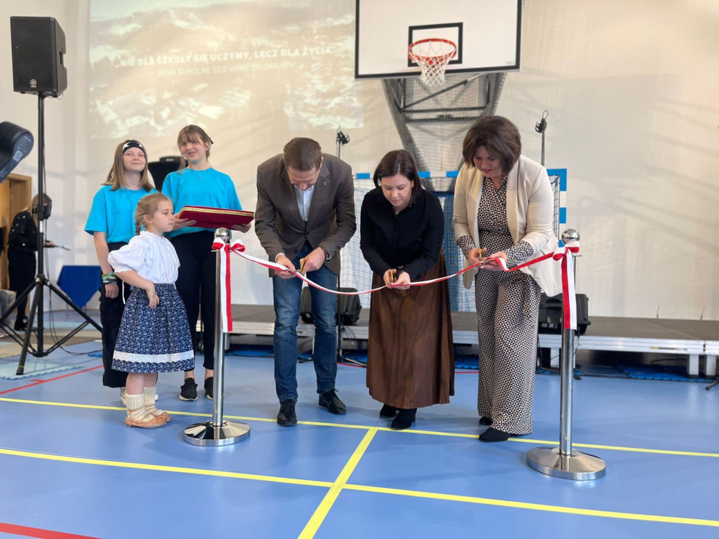 Nowa sala gimnastyczna w Malince. Dyrektor: "spełniły się marzenia nas wszystkich"