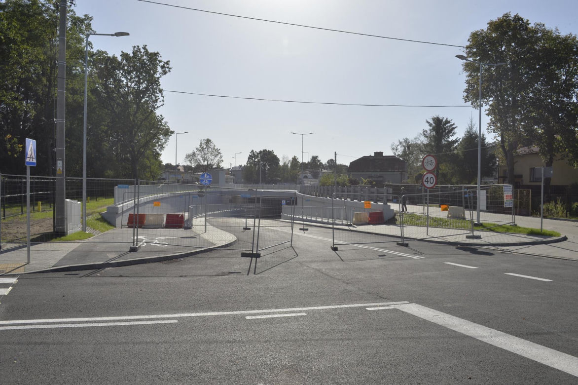 Mieli otwierać tunel w Sulejówku, wyszła klapa. Drogowcy będą musieli zrywać nowy asfalt	