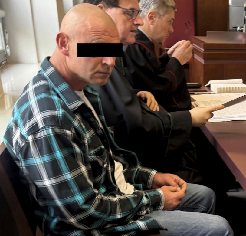 Wywieźli Roberta w bagażniku, Przypalali go maczetą i kopali