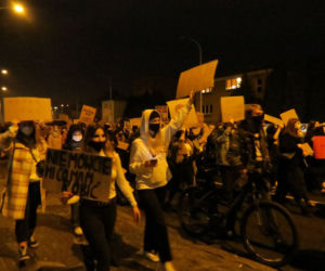 Kalisz: manifestacja na głównych ulicach miasta i pod kurią