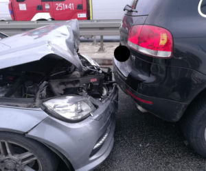 Wypadek z udziałem dwóch osobówek na Trasie Uniwersyteckiej w Bydgoszczy!
