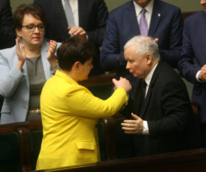 Beata Szydło w żółtej marynarce w Sejmie. Wiemy, dlaczego ją wybrała