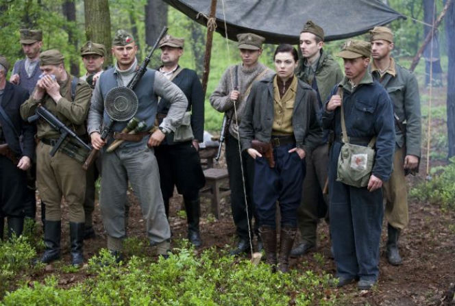 CZAS HONORU 5: Ruda (Karolina Gorczyca) i partyzanci walczący w oddziale Władka (Jan Wieczorkowski