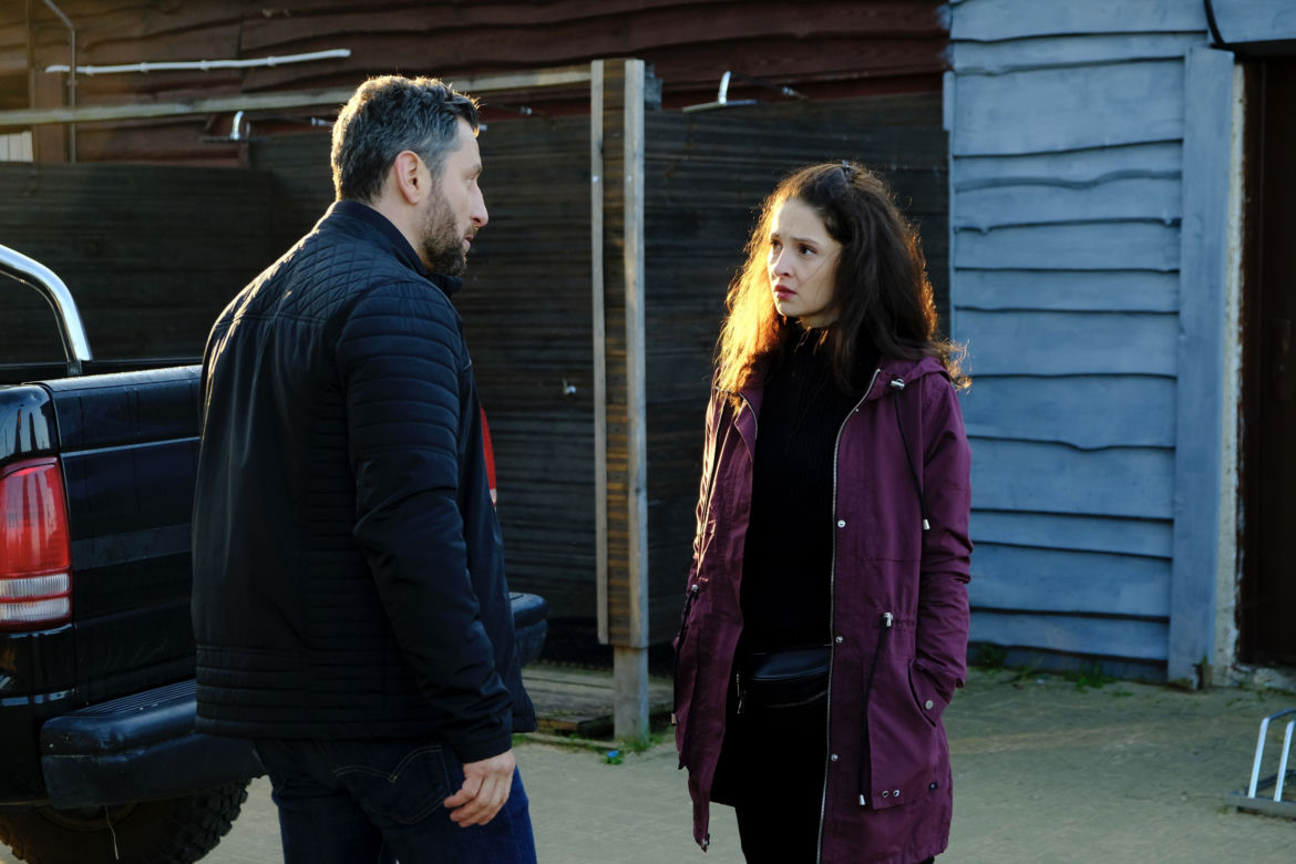 Komisarz Mama 3 odc. 1. Piotr Żeromski (Wojciech Zieliński), Roma (Anna Matysiak)