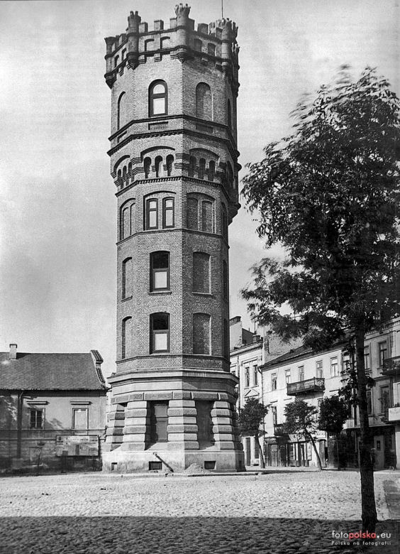 Plac Wolności i jego okolice 100 lat temu oraz w 2024 roku