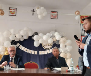 Spotkanie w sprawie budowy masztu 5 G w Płoskiem