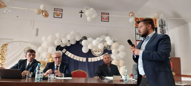 Spotkanie w sprawie budowy masztu 5 G w Płoskiem