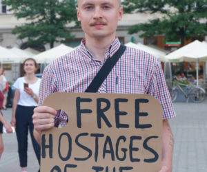 Ukraińcy protestowali na krakowskim Rynku. Chcą, by Ołeh Sencow i inni ukraińscy więźniowie polityczni zostali wypuszczeni z rosyjskich więzień