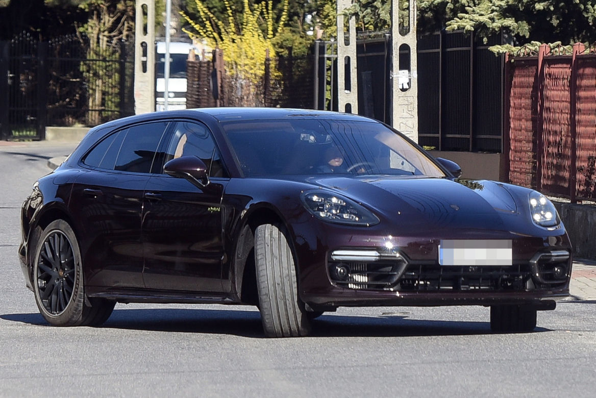Tata wypucował Idze porsche