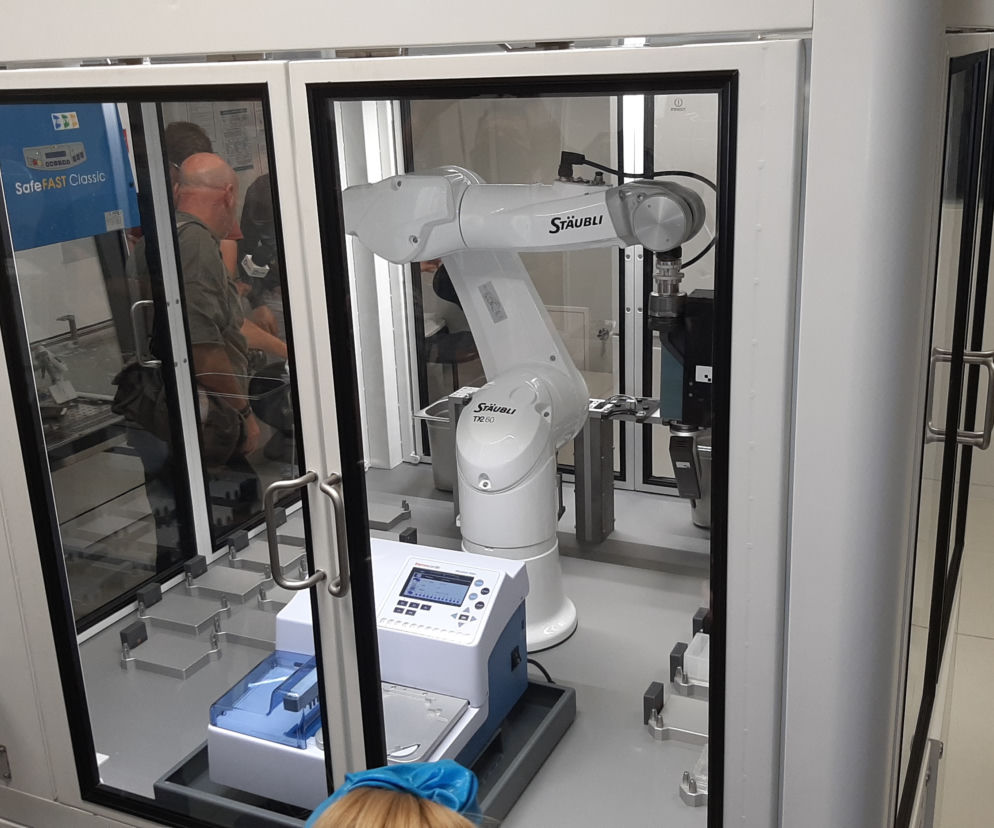 Ramię robotyczne do wykrywania przeciwciał przeciwko COVID-19
