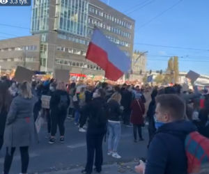 OGROMNY TŁUM NA STRAJKU KOBIET w Łodzi 