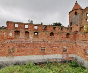 Pomarańczowi rowerzyści najechali zamek w Szymbarku