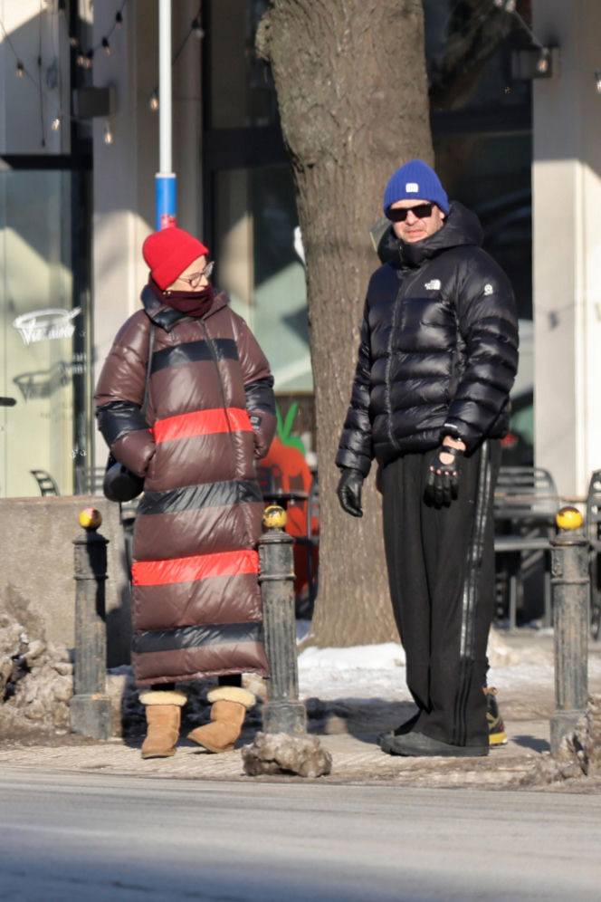 Tomasz Karolak  i Viola Kołakowska na spacerze