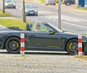 Joanna Liszowska w Porsche 911 Turbo S Cabriolet Edition 918 Spyder