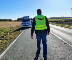 Uciekał skradzioną karetką i potrącił policjantkę. Padły strzały!