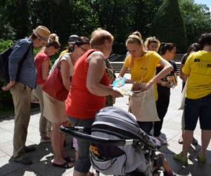 Plenerowa akcja Książnicy Podlaskiej. Rozdali białostoczanom 100 książek [ZDJĘCIA]