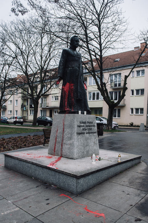 Proces oskarżonych o oblanie pomnika