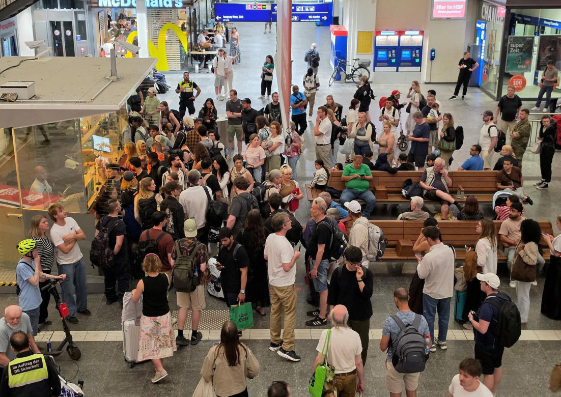 Niemcy/ Prezes Deutsche Bahn: ruch kolejowy stopniowo wraca do normy (opis) Awaria systemu łączności radiowej GSM-R wymusiła zatrzymanie wszystkich pociągów w całym kraju na czas ok. dwóch godzin