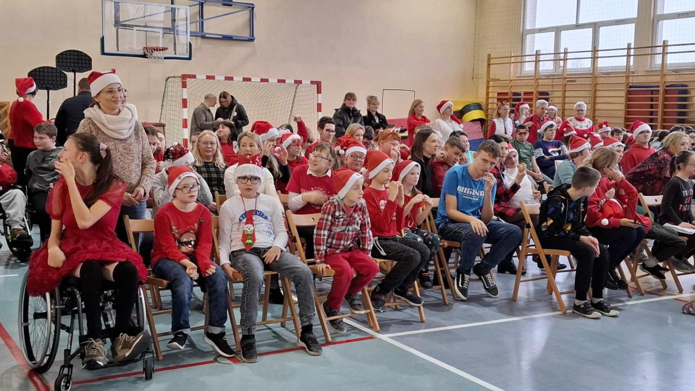 Mikołaj z Rovaniemi odwiedził uczniów Szkoły Podstawowej Specjalnej nr 19
