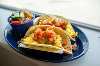 Zimno za oknem? Te ciepłe śniadania dodadzą Ci energii na cały dzień. Musisz ich spróbować!