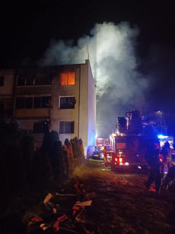 Nocny pożar w Działdowie, 49-latek ratował się skacząc z okna