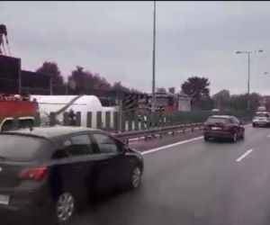 Groźny wypadek na A4 w Krakowie: Przewróciła się cysterna z cementem [ZDJĘCIA]