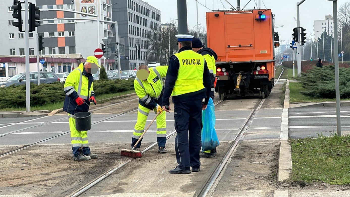 Warszawa, Mokotów. Dramat na rondzie Schumana. 17-latek wpadł pod ruszający tramwaj