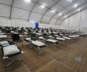 Zdjęcia z konferencji przy namiocie dla uchodźców przy Dworcu Wschodnim