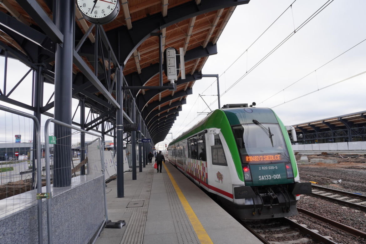 Prace przy dworcu w Białymstoku zmierzają ku końcowi. Zobacz jak wygląda teren obok dworca PKP [ZDJĘCIA]