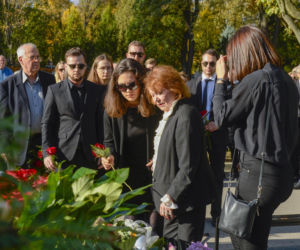 Iga Cembrzyńska na pogrzebie Janusza Kondratiuka