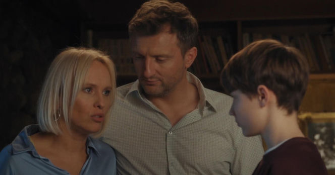 M jak miłość odc. 1921. Dorota (Iwona Rejzner), Bartek (Arkadiusz Smoleński), Franek (Jarosław Śmigielski)