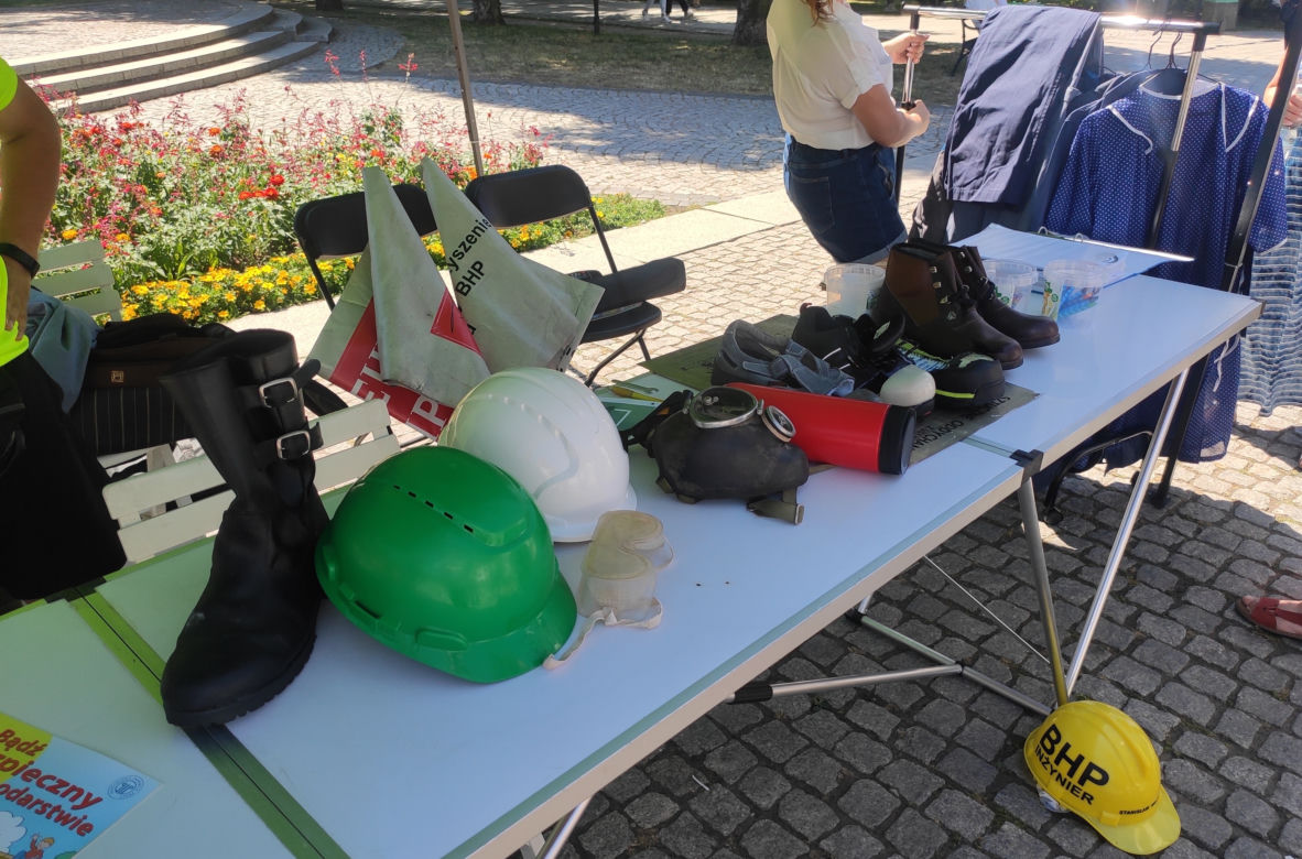 Obchody Czerwca '76 -  Piknik rodzinny "Przystanek PRL"