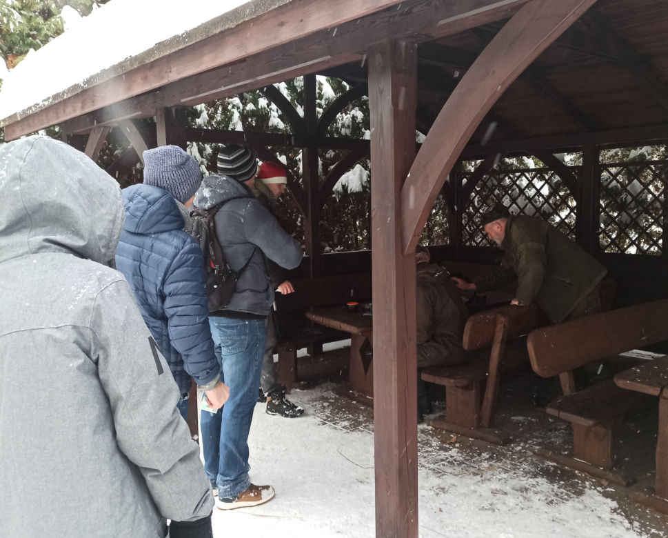 Choinkobranie w Grodźcu. Choinki z lasu od leśniczego