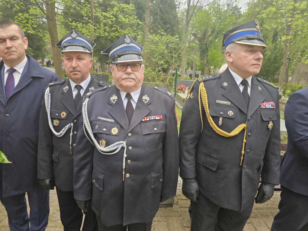 Kraków. Andrzej Duda ukląkł przed grobem posła PSL. Prezydent uczcił rocznicę katastrofy smoleńskiej