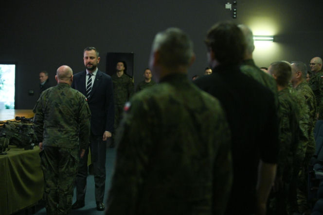 Szef MON Władysław Kosiniak-Kamysz podczas konferencji "Szpejowisko 2.0" w siedzibie Dowództwa Wojsk Obrony Terytorialnej w Zegrzu