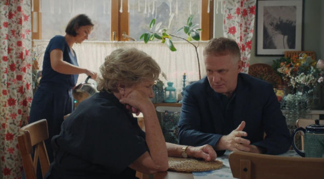 M jak miłość odc. 1908. Barbara (Teresa Lipowska), Artur Rogowski (Robert Moskwa), Agnes (Amanda Mincewicz)