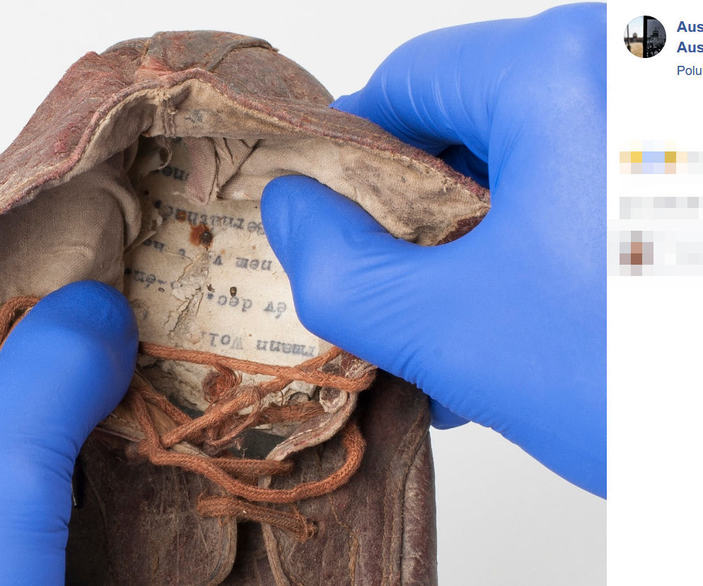 Poruszające znalezisko w dziecięcych bucikach w obozie Auschwitz