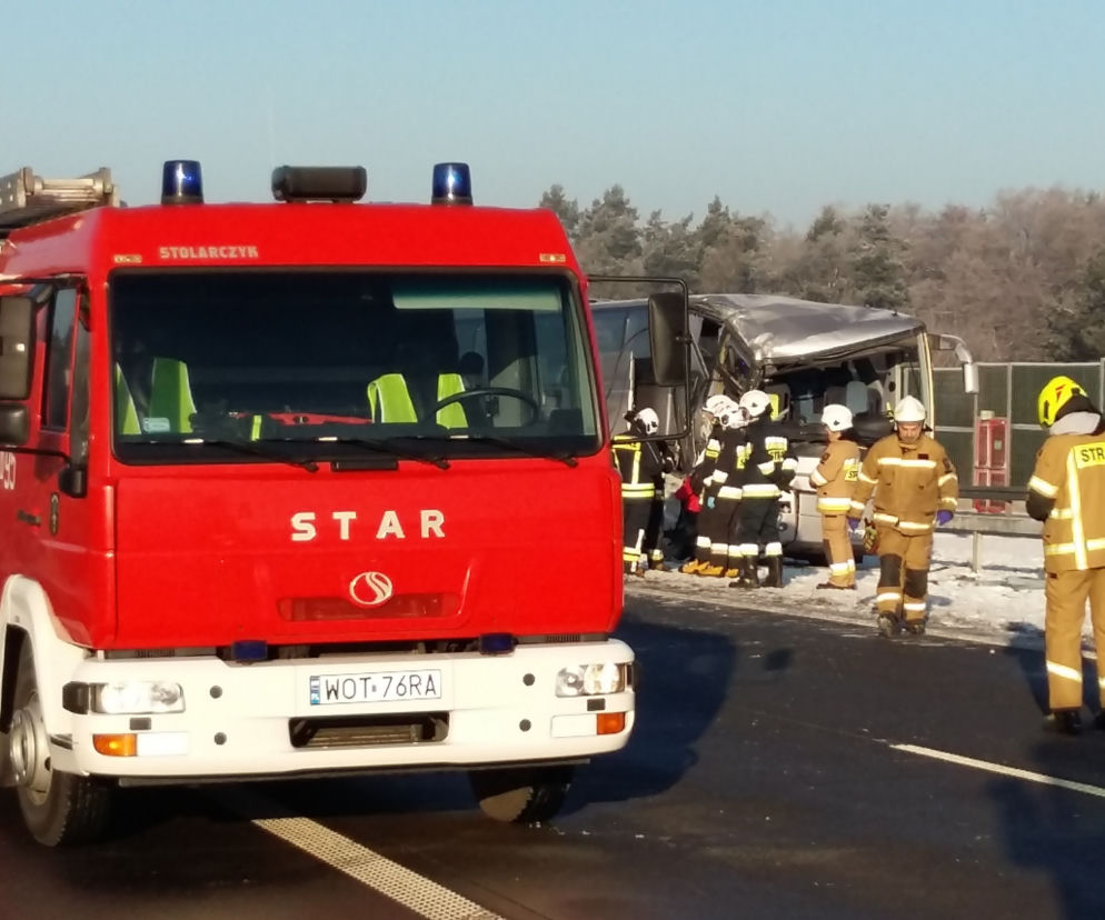 Zderzenie autokarów pod Warszawą. Jednym z nich jechały dzieci
