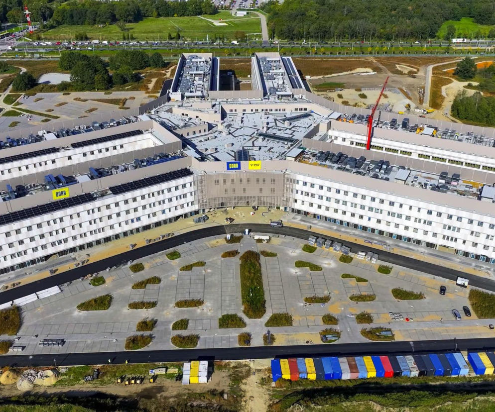 Budowa Nowego Szpitala Onkologicznego we Wrocławiu z lotu ptaka. O postępach inwestycji przeczytasz na portalu Architektura.