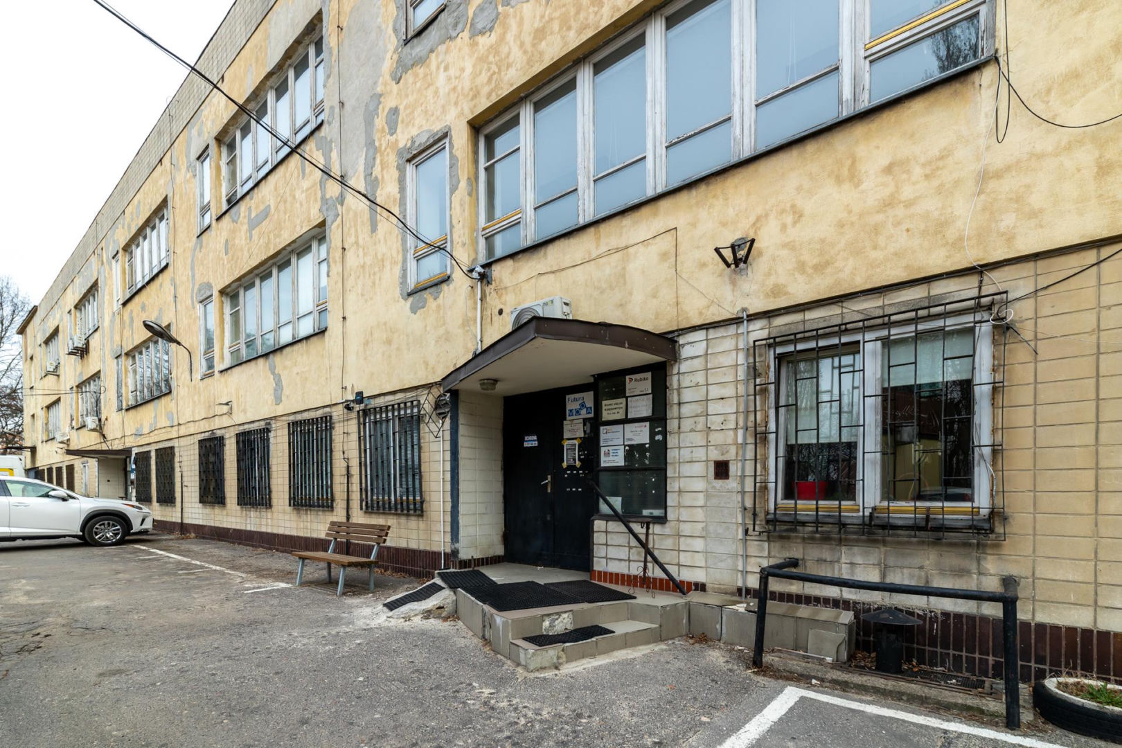 Dawna szkoła powszechna na Słomińskiego 1 w Warszawie