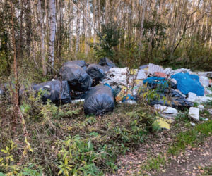 Śmieci po remoncie na ulicy Wilczej w Tarnowie