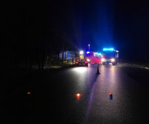 Śmierć na DK 92 koło Nowego Tomyśla. Kierowca tira był UWIĘZIONY w kabinie!